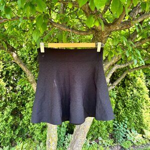 Black Flowy Knit Skirt – High Waisted